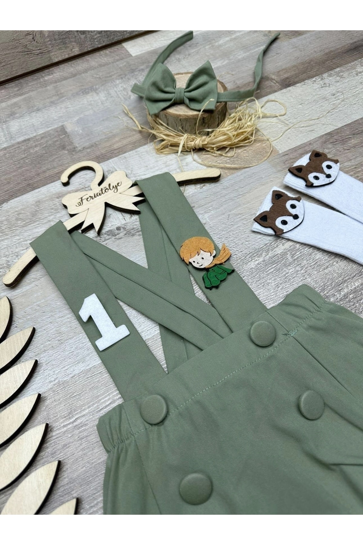 Feriatolye Ayıcık konsepti erkek bebek yeşil romper 1 yaş pasta patlama fotoğrafı 4 (önizleme)