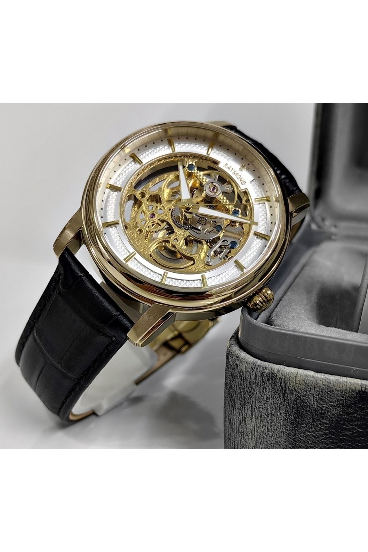Raymond Watch Gold colored Plain