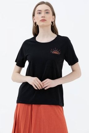 Kadın Cebi Nakış Detaylı Tshirt - Siyah 21Y2231-75603.0001-R0001