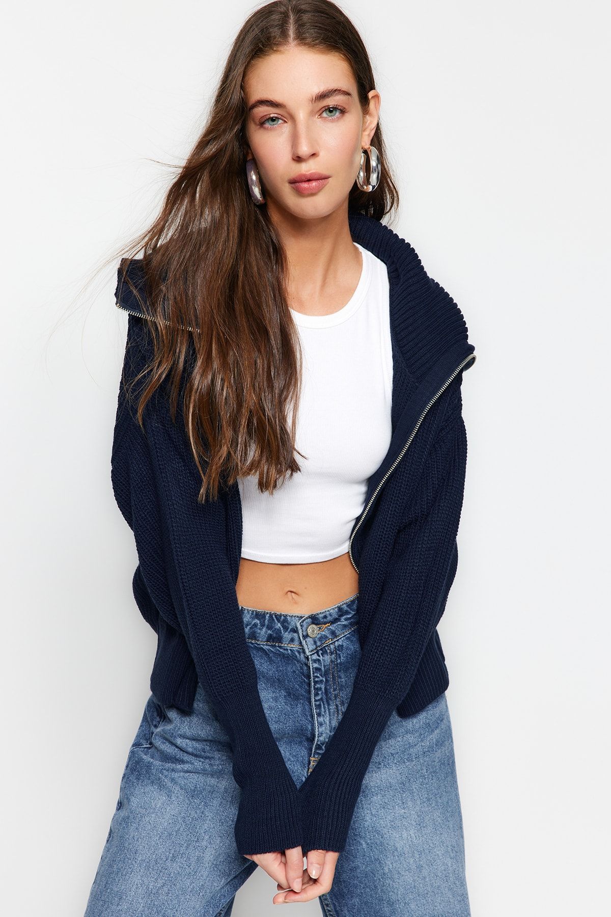 Trendyol Collection-Marineblauer Strick-Cardigan mit weitem Schnitt und Umlegekragen und Reißverschluss TWOAW24HI00072 2