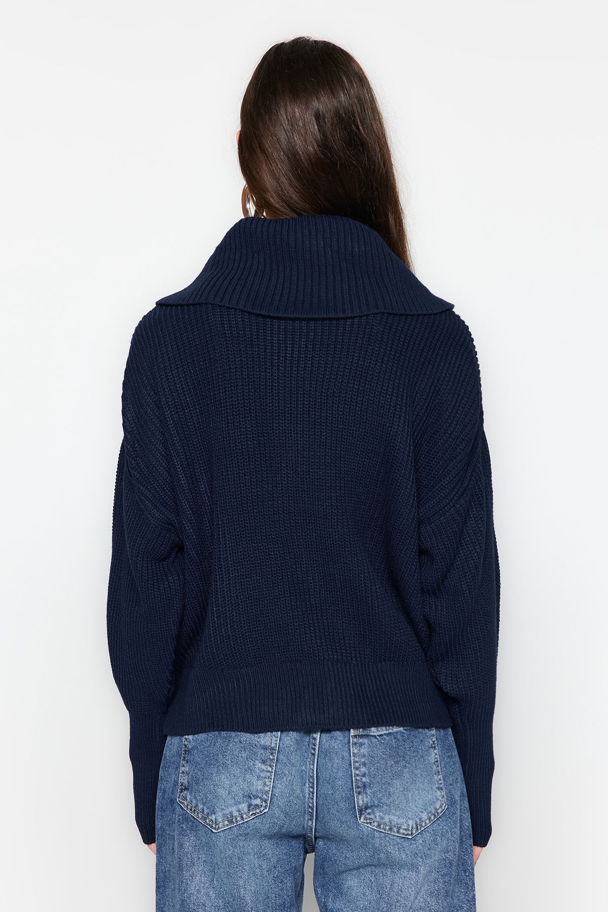 Trendyol Collection-Marineblauer Strick-Cardigan mit weitem Schnitt und Umlegekragen und Reißverschluss TWOAW24HI00072 5