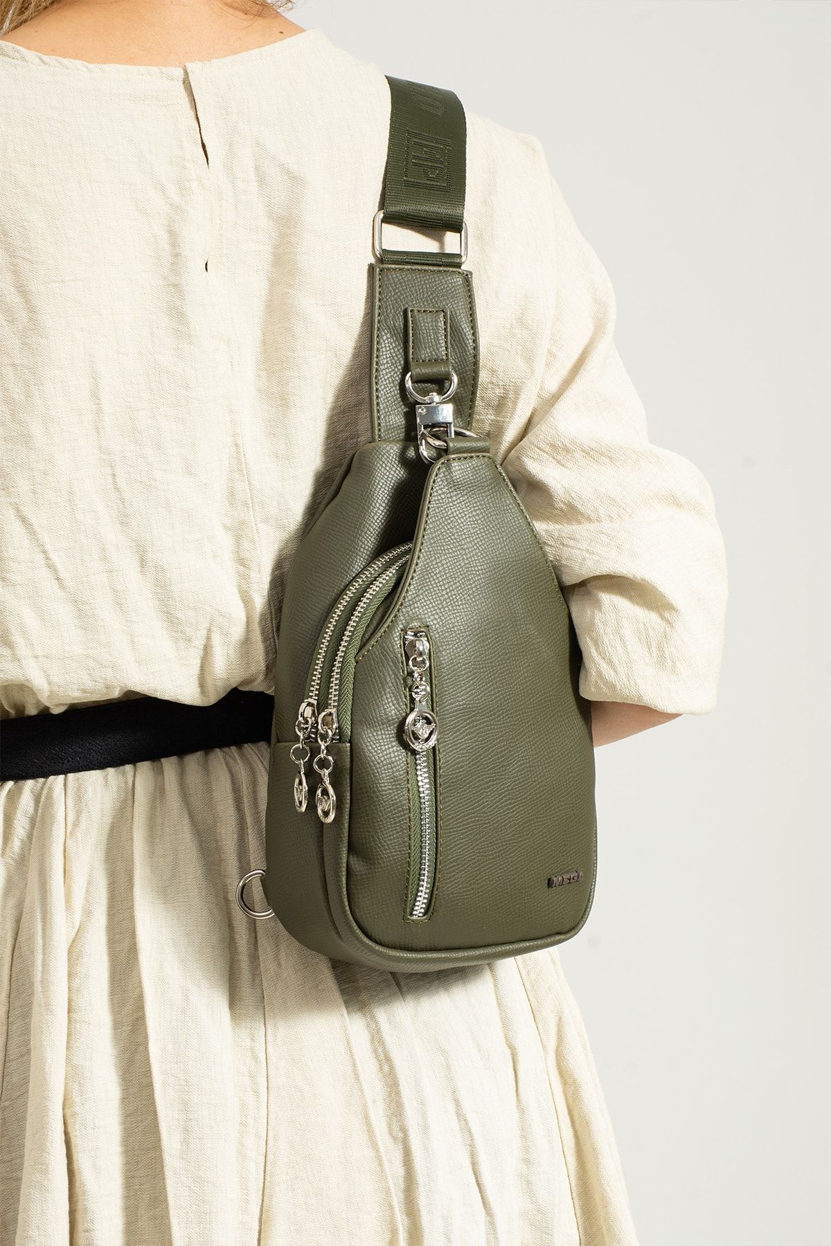 Left shoulder sling sales bag