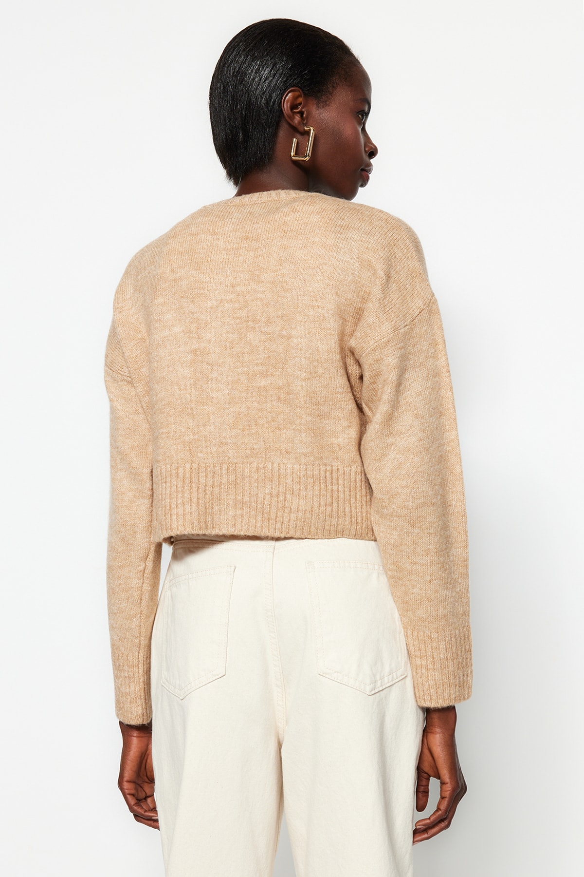 Trendyolmilla  Bej Crop Yumuşak Dokulu Düğmeli Triko Hırka TWOAW24HI00198 - Görsel 5