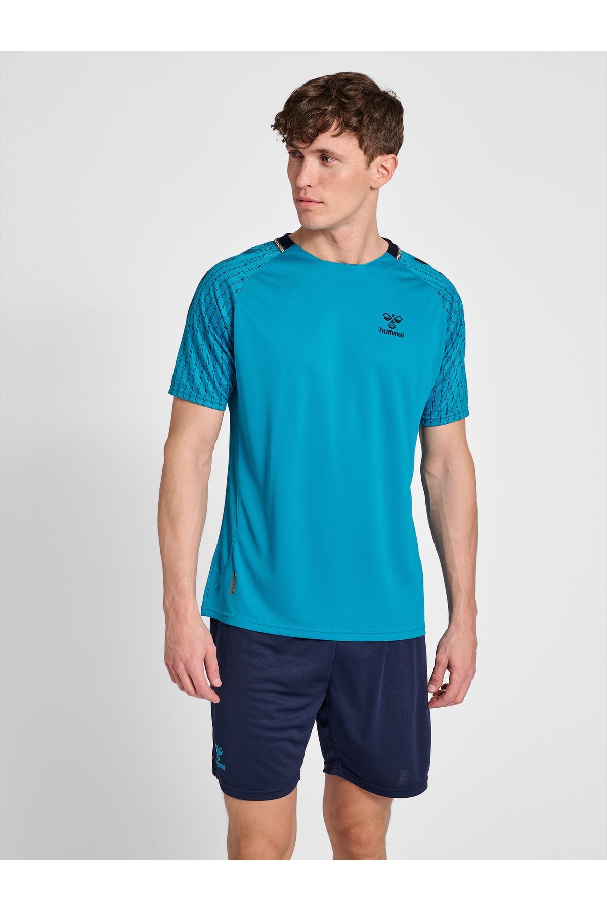 HUMMEL Regular - Blau Trendyol - T-Shirt - Fit