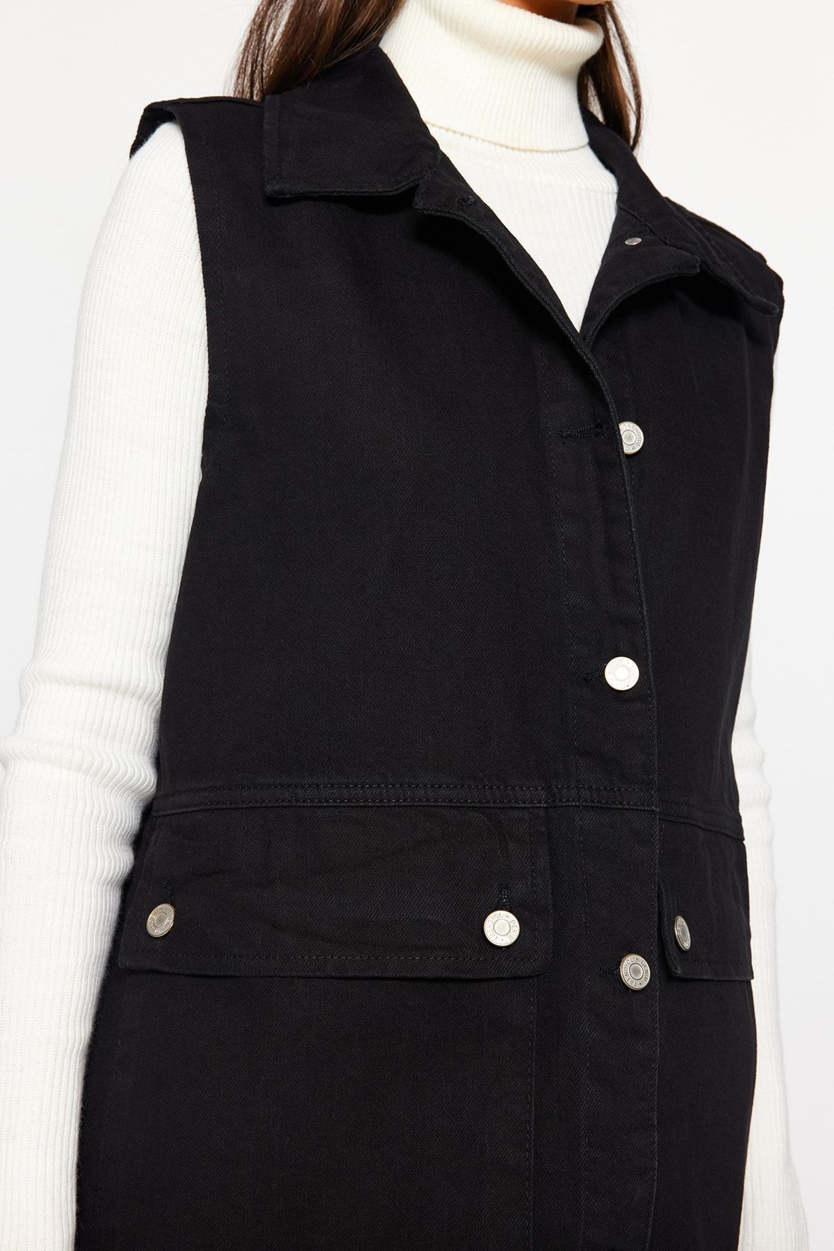 Trendyol Collection-Schwarze Jeansweste aus 100 % Baumwolle mit Hemdkragen und Taschendetail TCTAW22CK0006 4