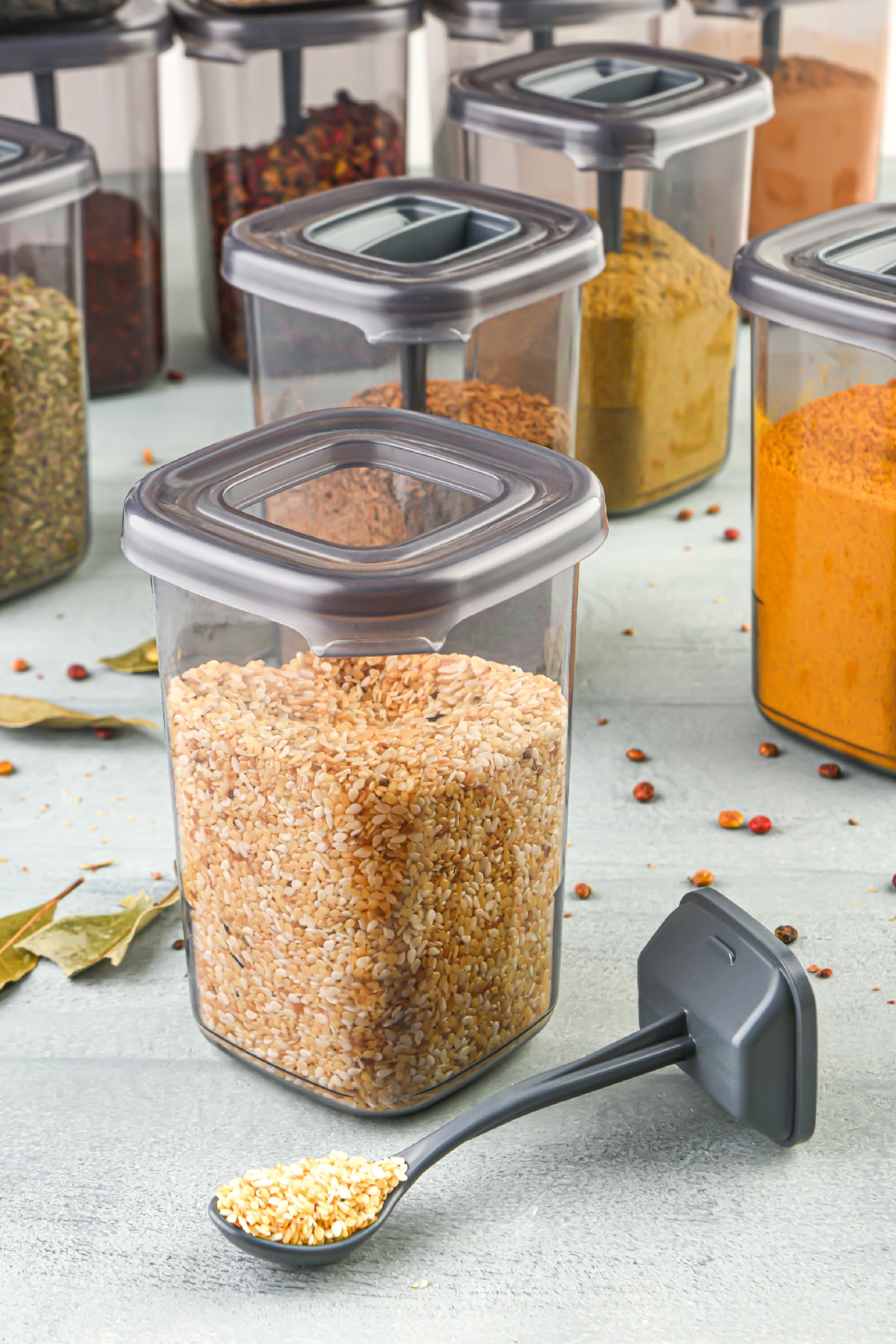 Vienev Поставка за подправки с бял етикет от 450 ml с 18 лъжици Luna