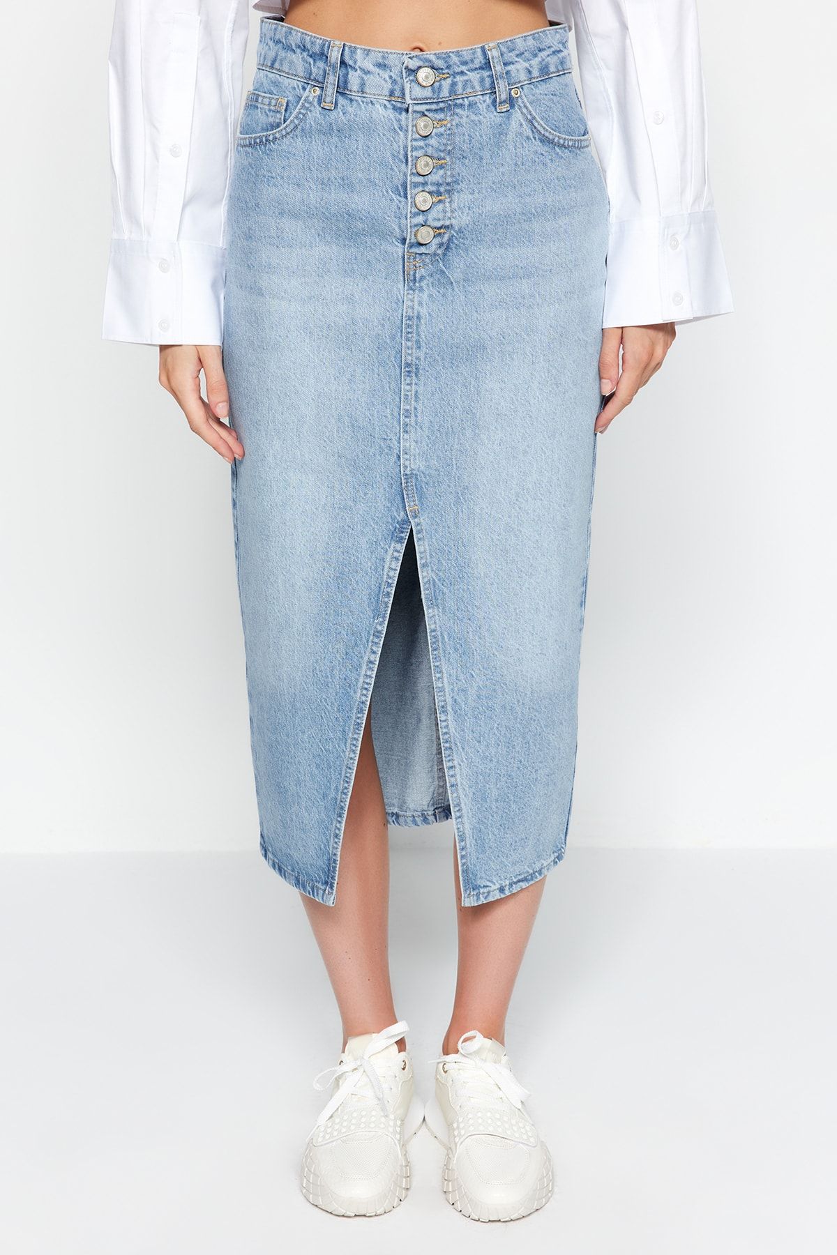 Trendyol Collection-Blauer Midi-Jeansrock mit Knopfleiste und Schlitz vorne TWOAW24ET00063 4