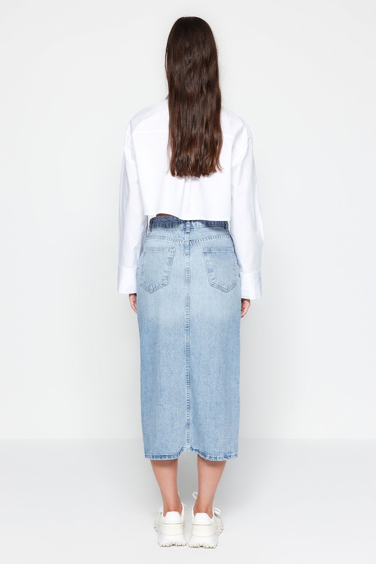Trendyol Collection-Blauer Midi-Jeansrock mit Knopfleiste und Schlitz vorne TWOAW24ET00063 6