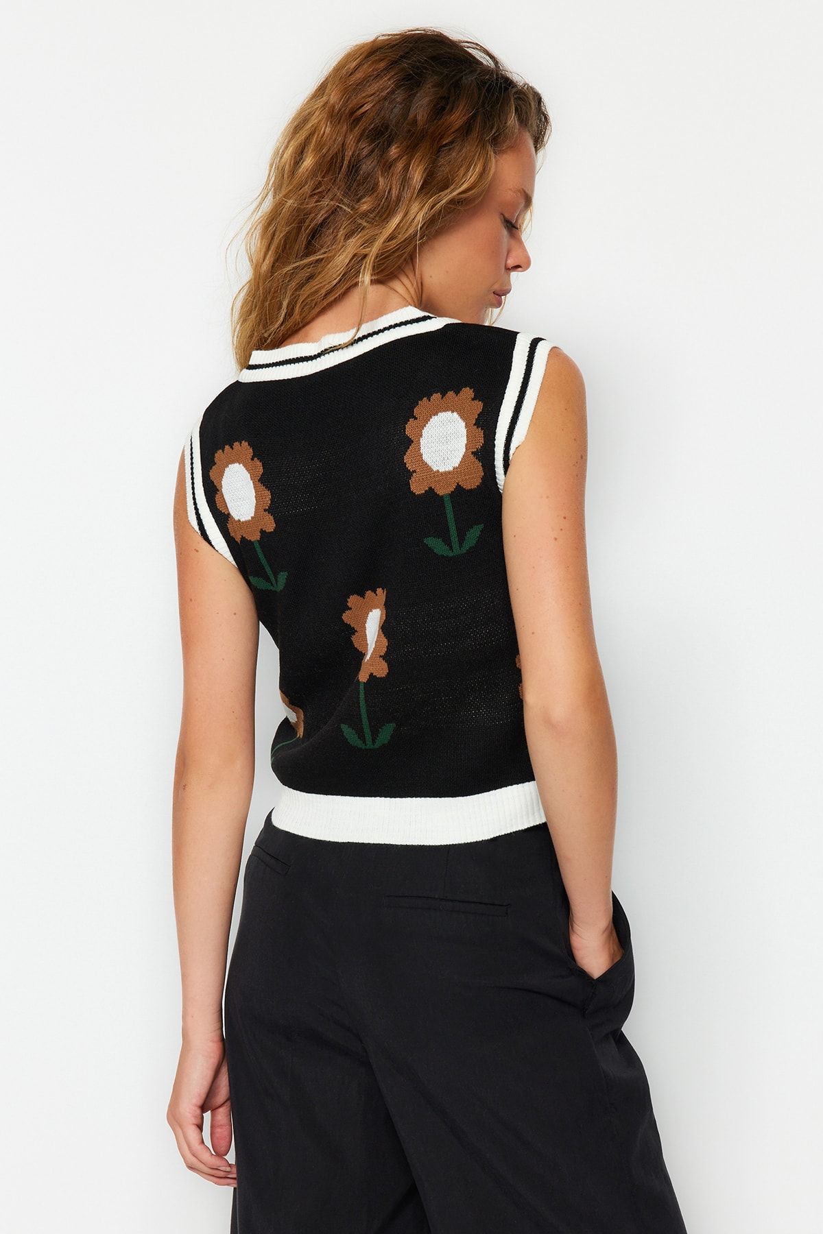 Trendyol Collection-Трикотажний джемпер з квітковим візерунком з чорного трикотажу TWOAW22BZ0024 5