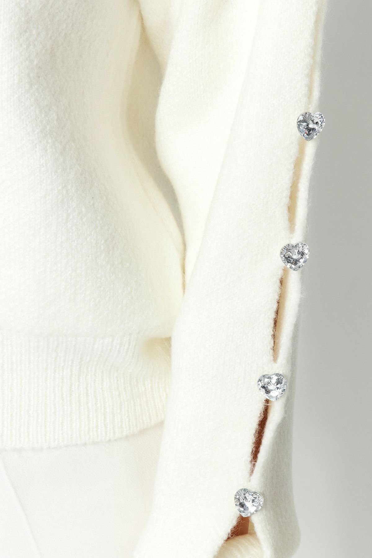 Trendyol Collection-Детайлен трикотажен пуловер с мека текстура в цвят екрю TWOAW24KZ00384 5