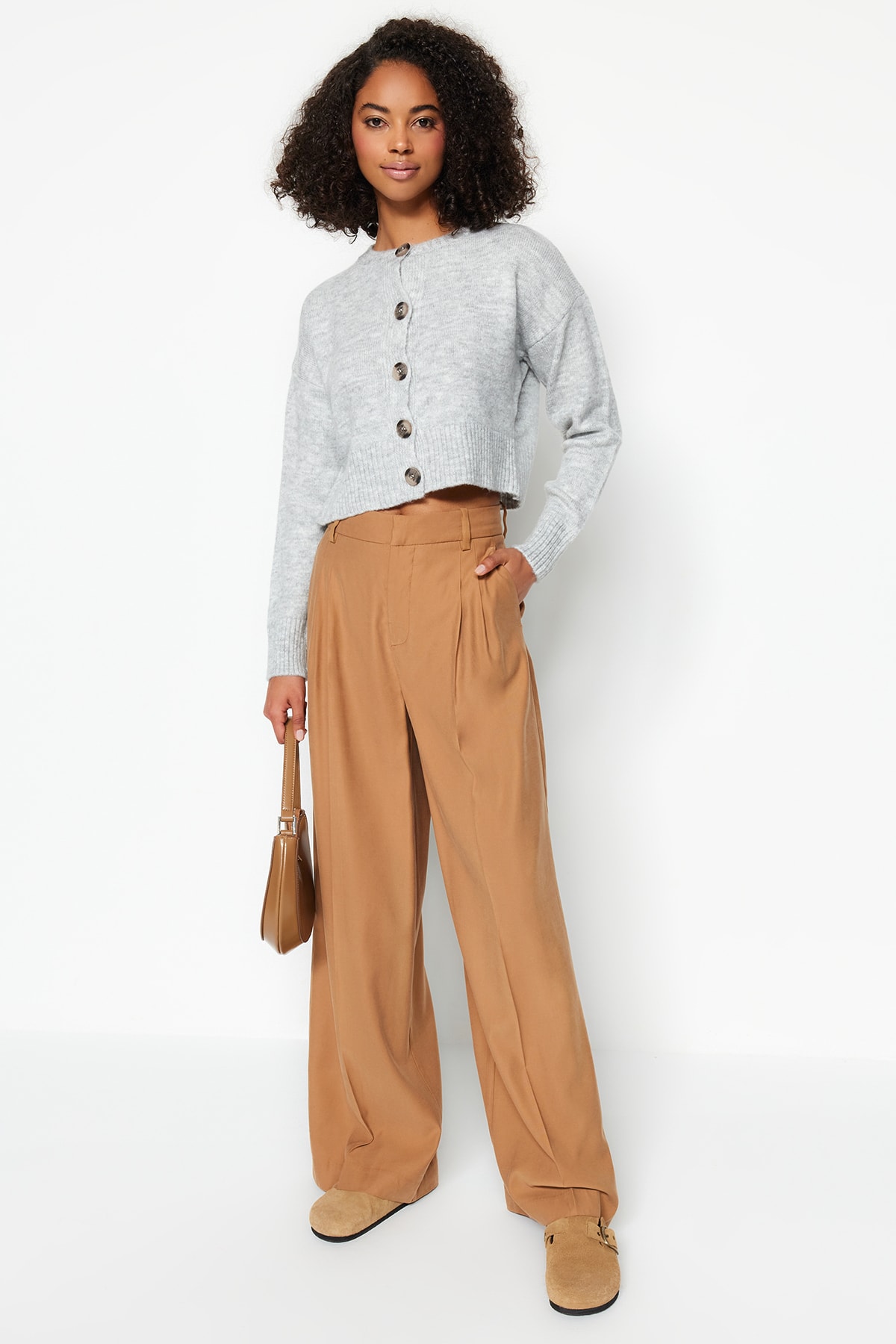 Trendyolmilla  Gri Crop Yumuşak Dokulu Düğmeli Triko Hırka TWOAW24HI00198 - Görsel 2