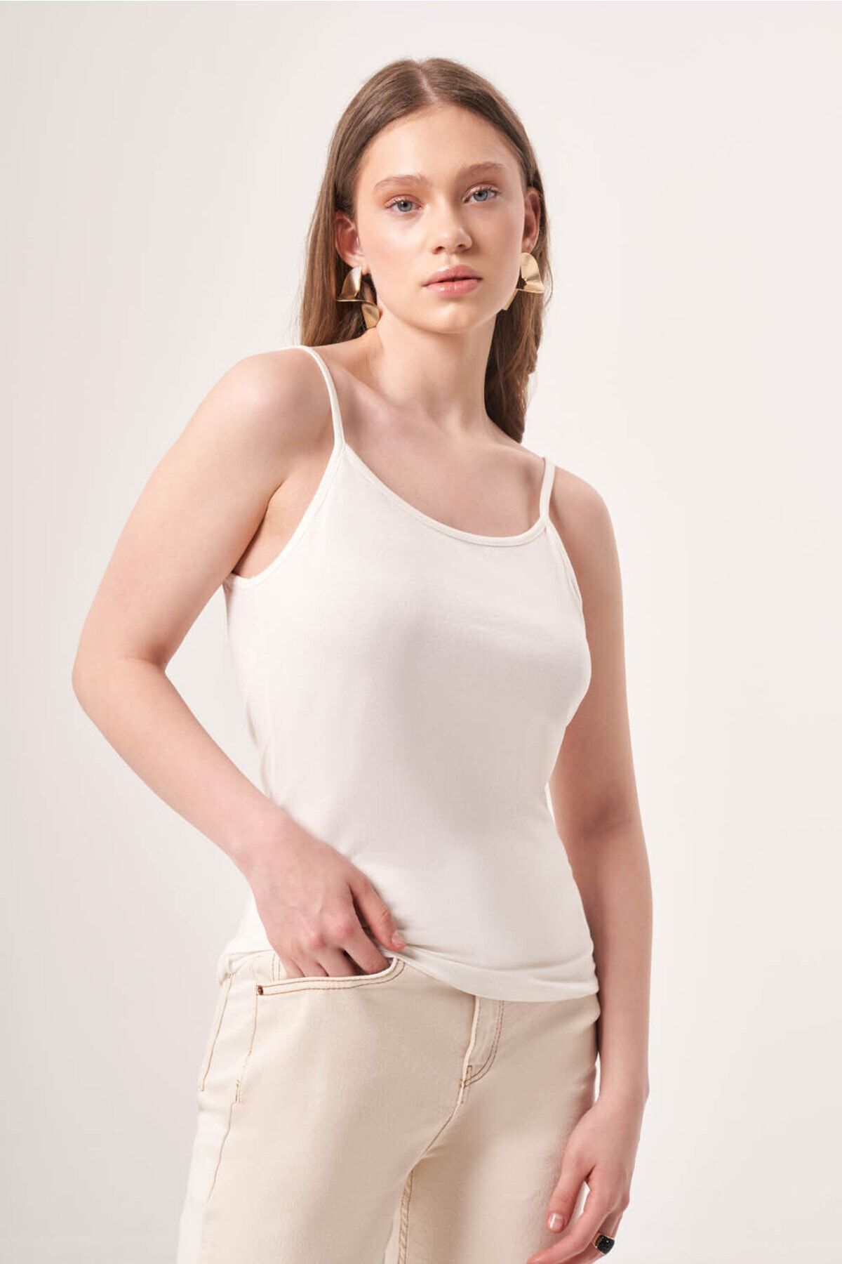 Mizalle-Basic Thread Ecru Strappy Undershirt 2