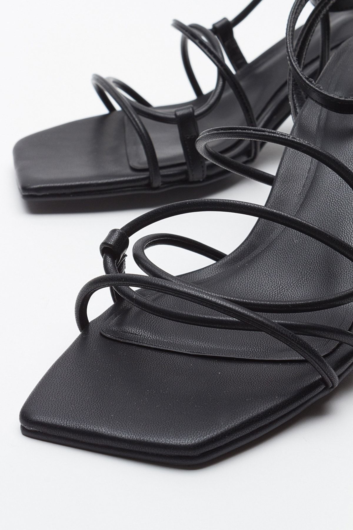 کفش پاشنه کلاسیک سیاه زنانه صندل بمانید اورجینال luvishoes