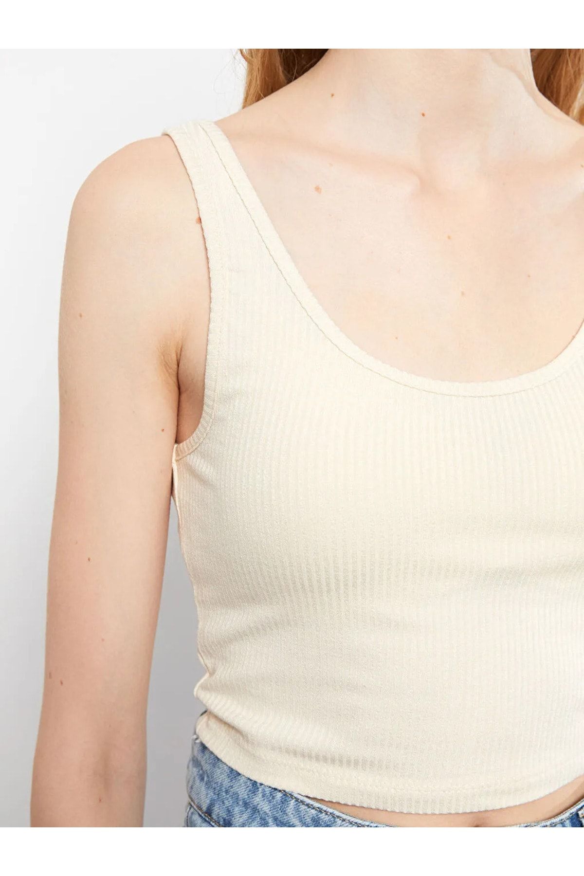 LC Waikiki-LCW Casual U Gât Crop Solid Crop pentru femei 5
