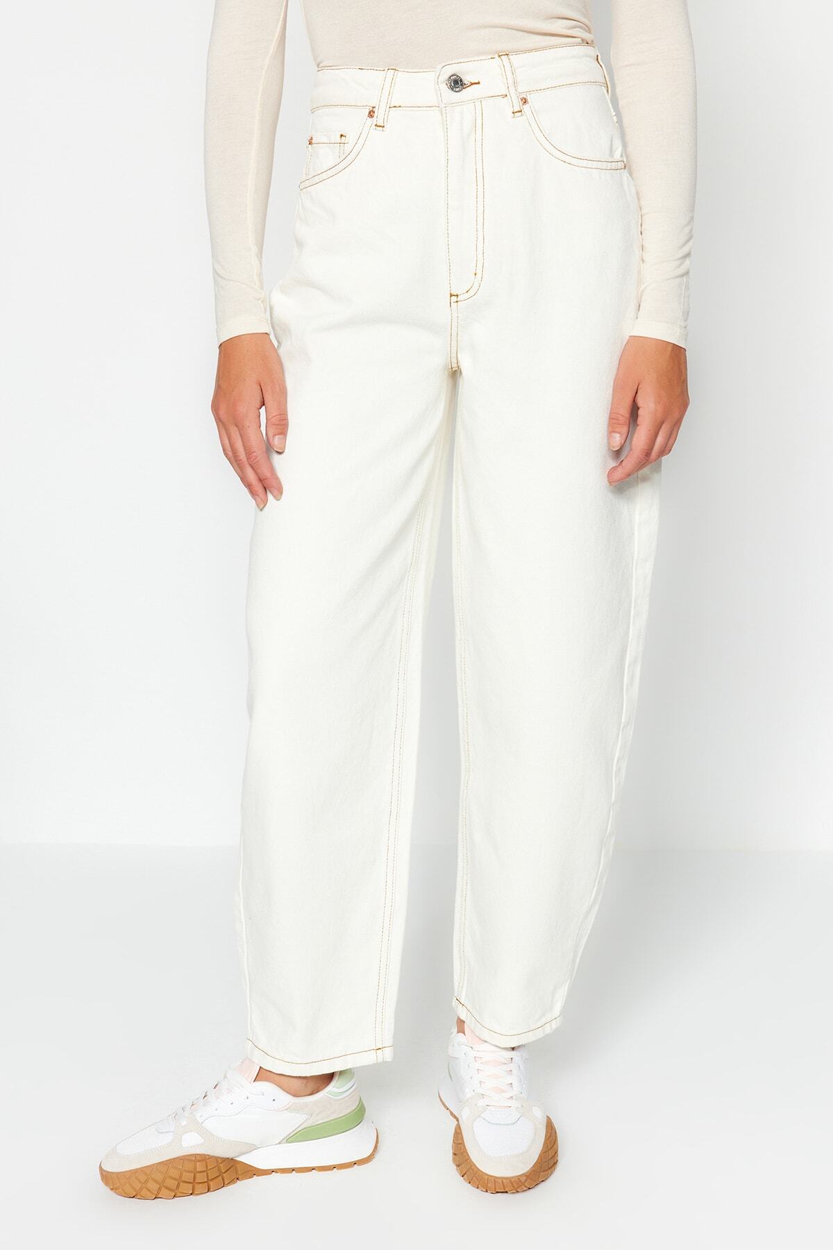 Trendyol Collection-Białe jeansy typu baryłkowa z wysokim stanem i luźnym krojem Twoss23Je00295 5