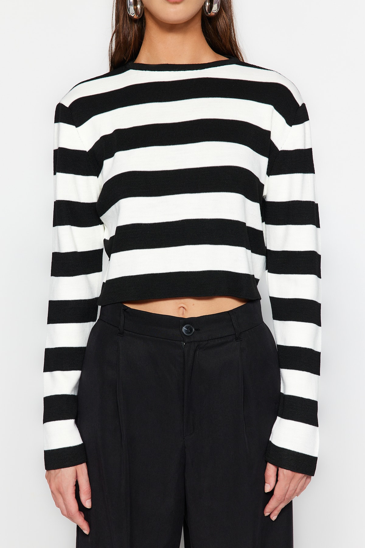 Trendyolmilla  Siyah Crop Basic Çizgili Triko Kazak TWOAW23KZ00034 - Görsel 4