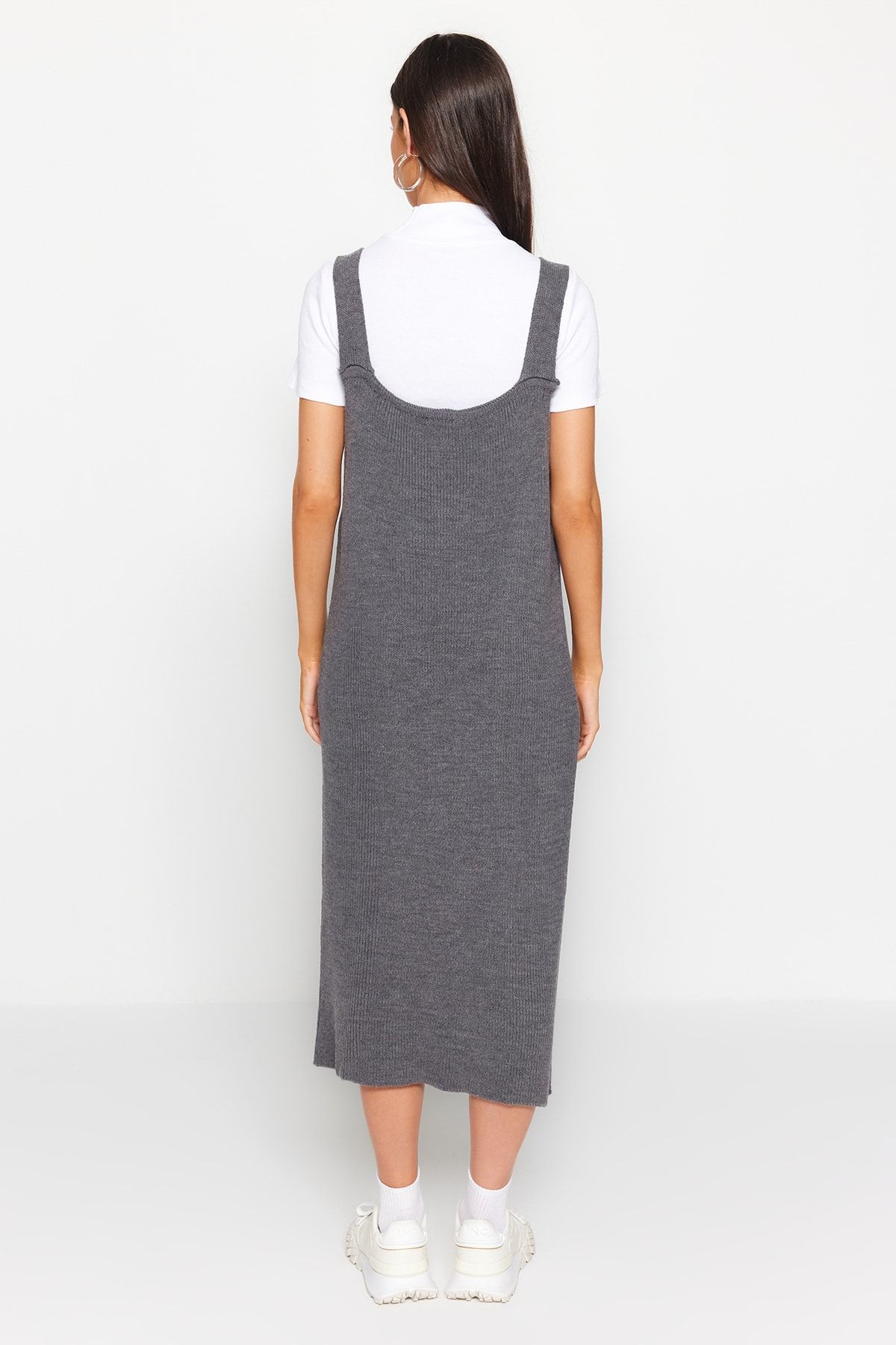 Trendyol Collection-Anthrazitfarbenes Maxi-Strickwestenkleid mit V-Ausschnitt - TWOAW24EL00011 6