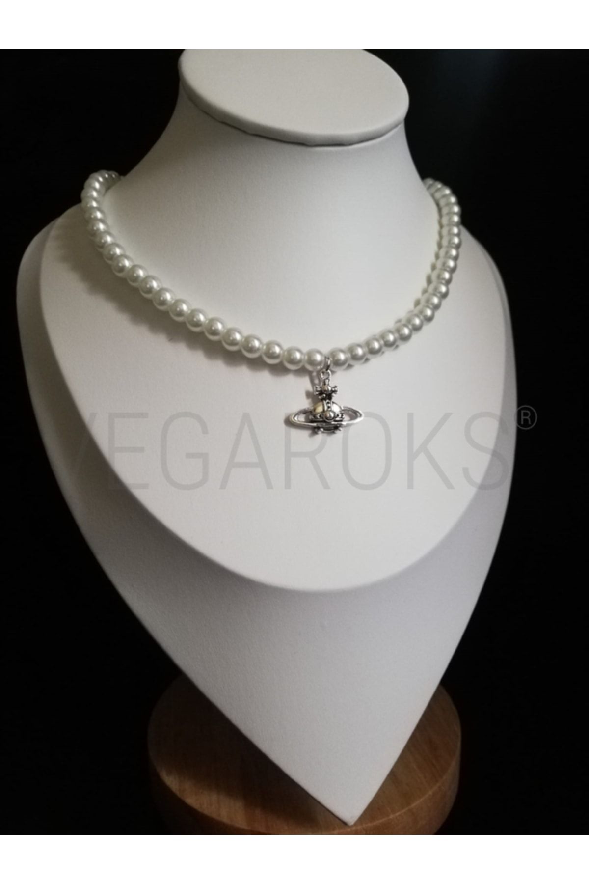 Saturn outlet pearl choker