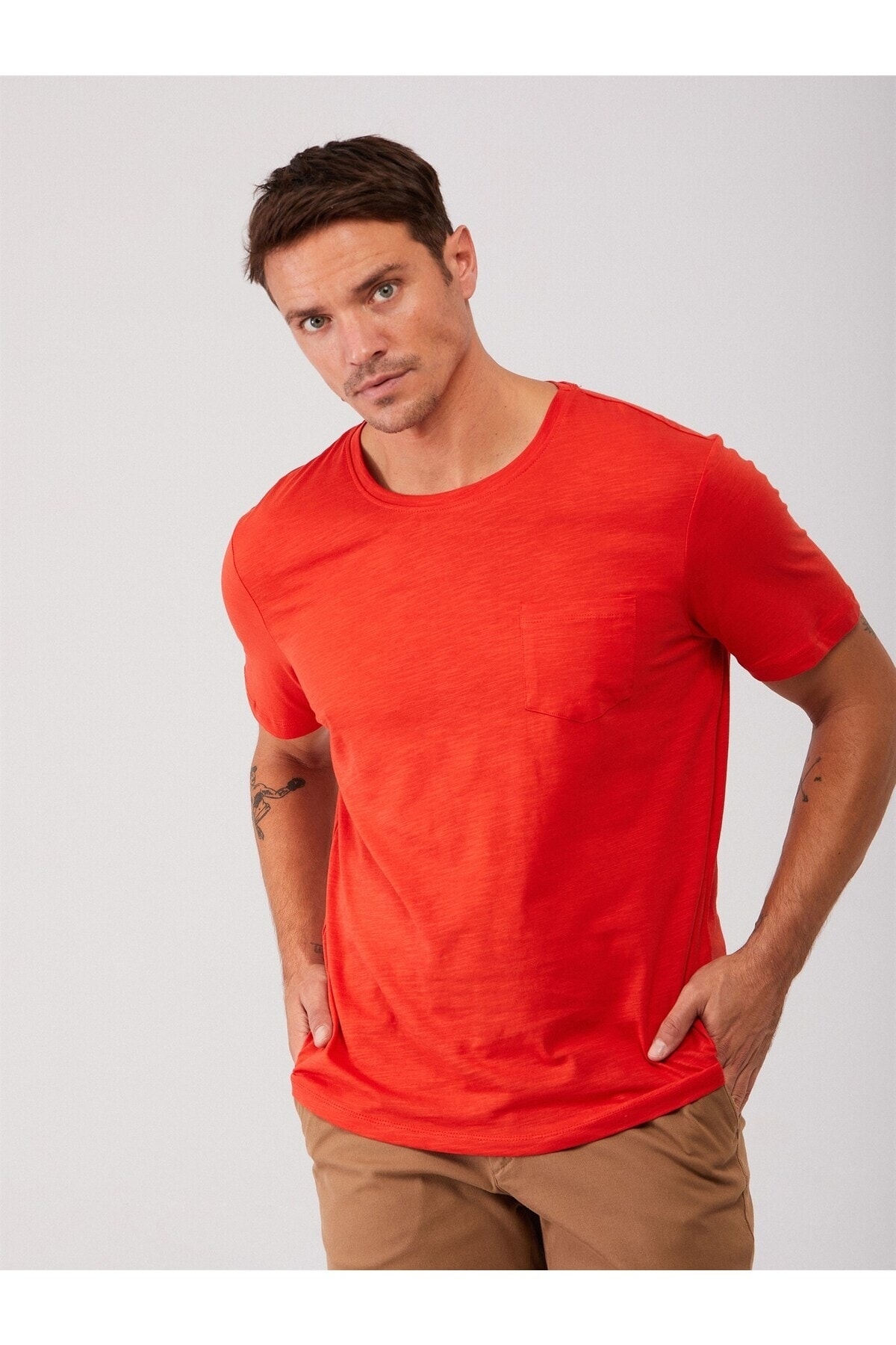 تی شرت نارنجی طرح جیب دار یقه گرد مدل اسلیم فیت آستین کوتاه مردانه دوفی Dufy (برند ترکیه)