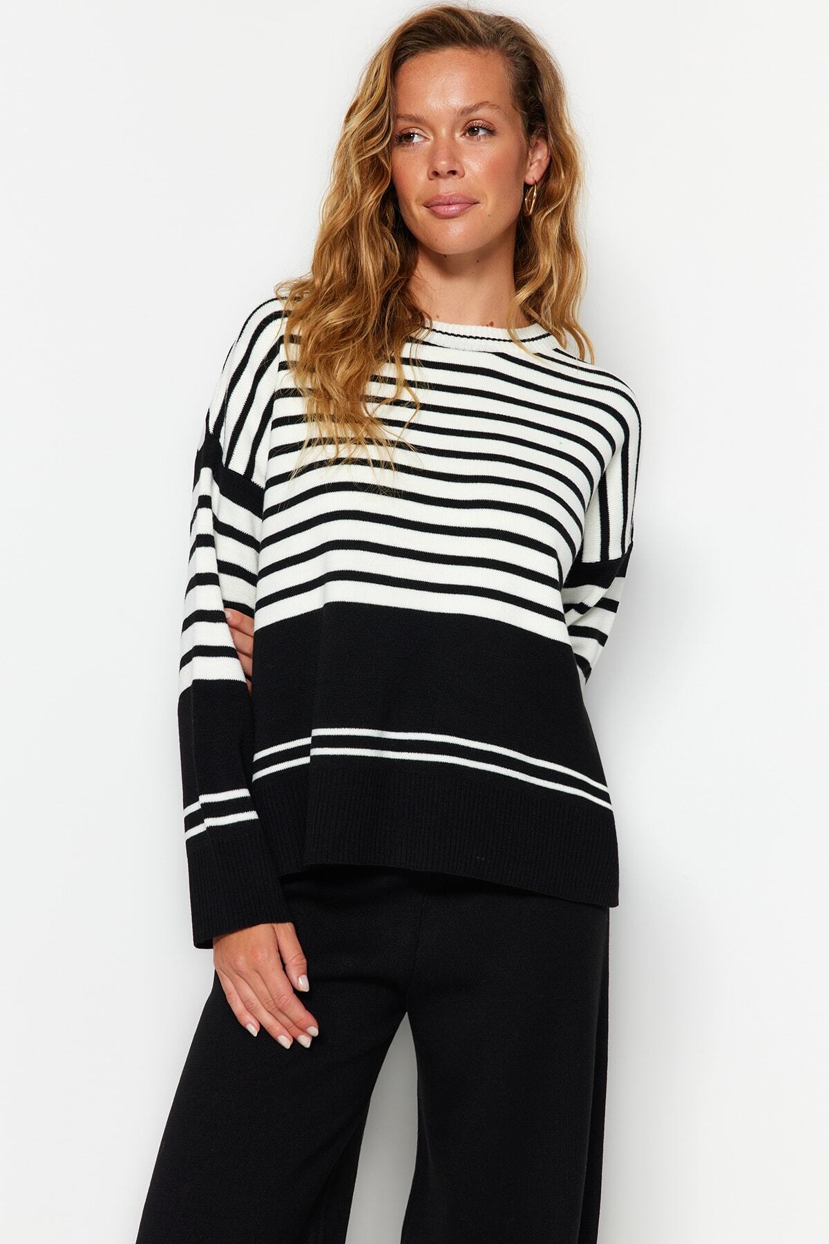 Trendyol Collection Színes blokk széles szabású fekete kötöttáru öltöny - TWOAW24AU00041