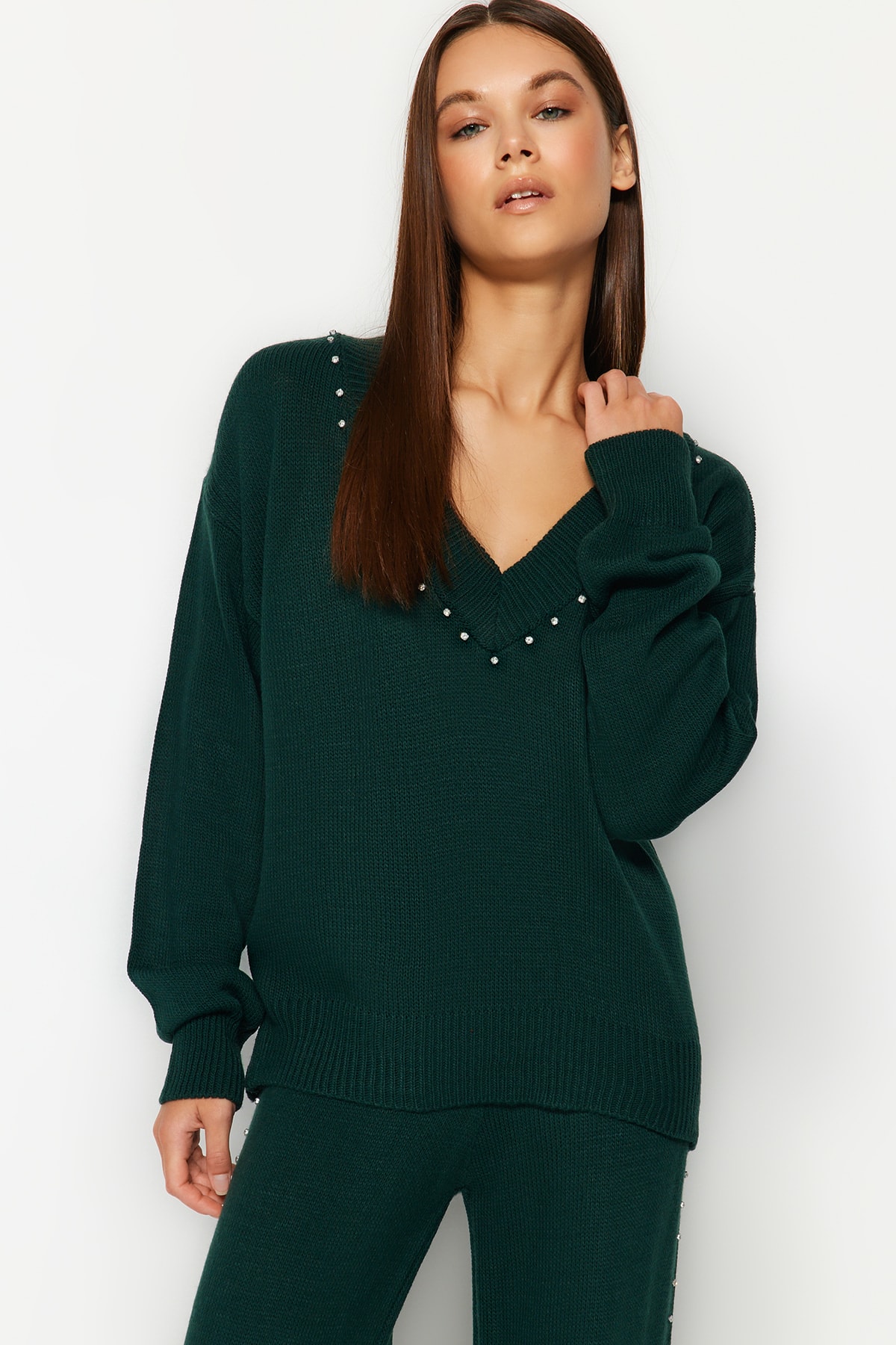 Trendyol Collection Smaragdgrünes Strickset mit weitem Schnitt und Steindetail - TWOAW24AU00008
