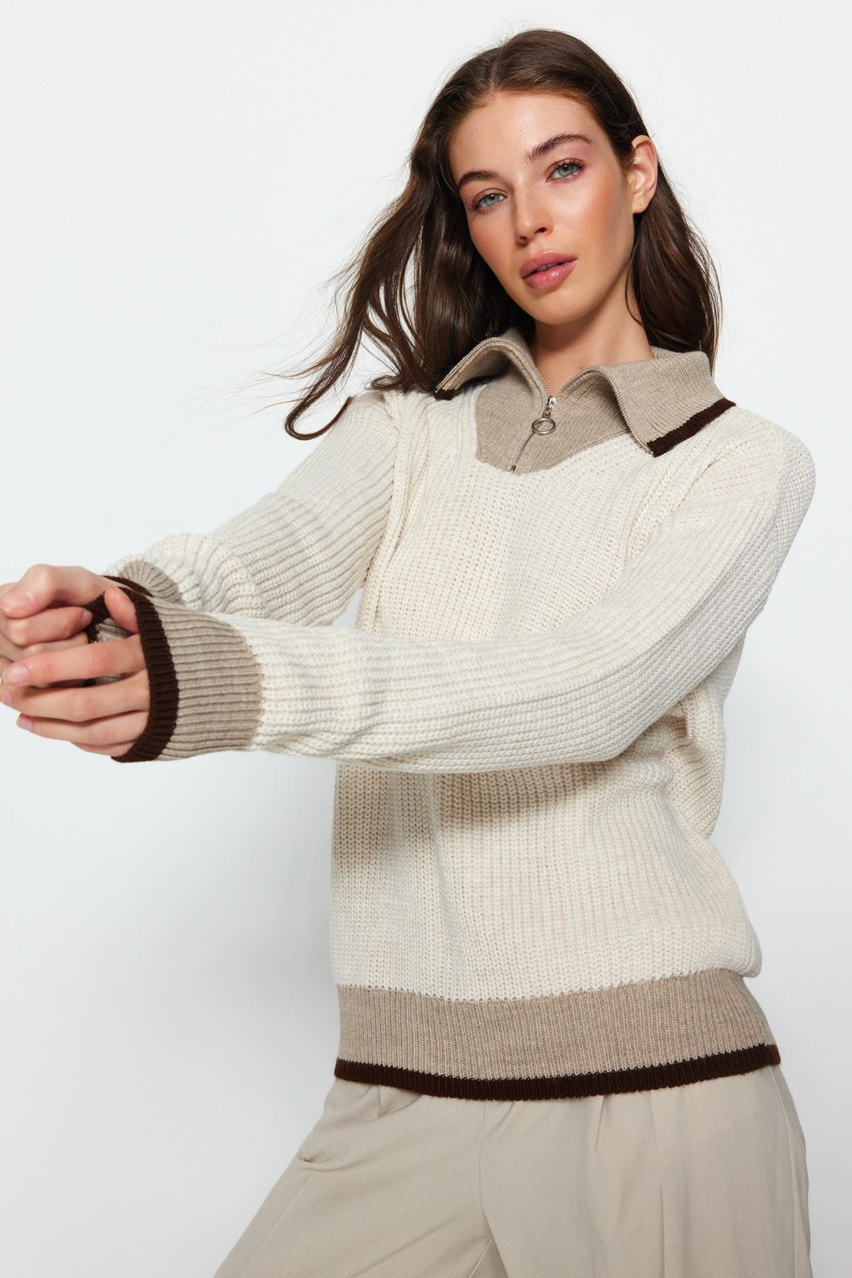 Trendyol Collection Strickpullover Mit Reißverschluss Und Farbblock In Nerzfarbe - für Damen - L