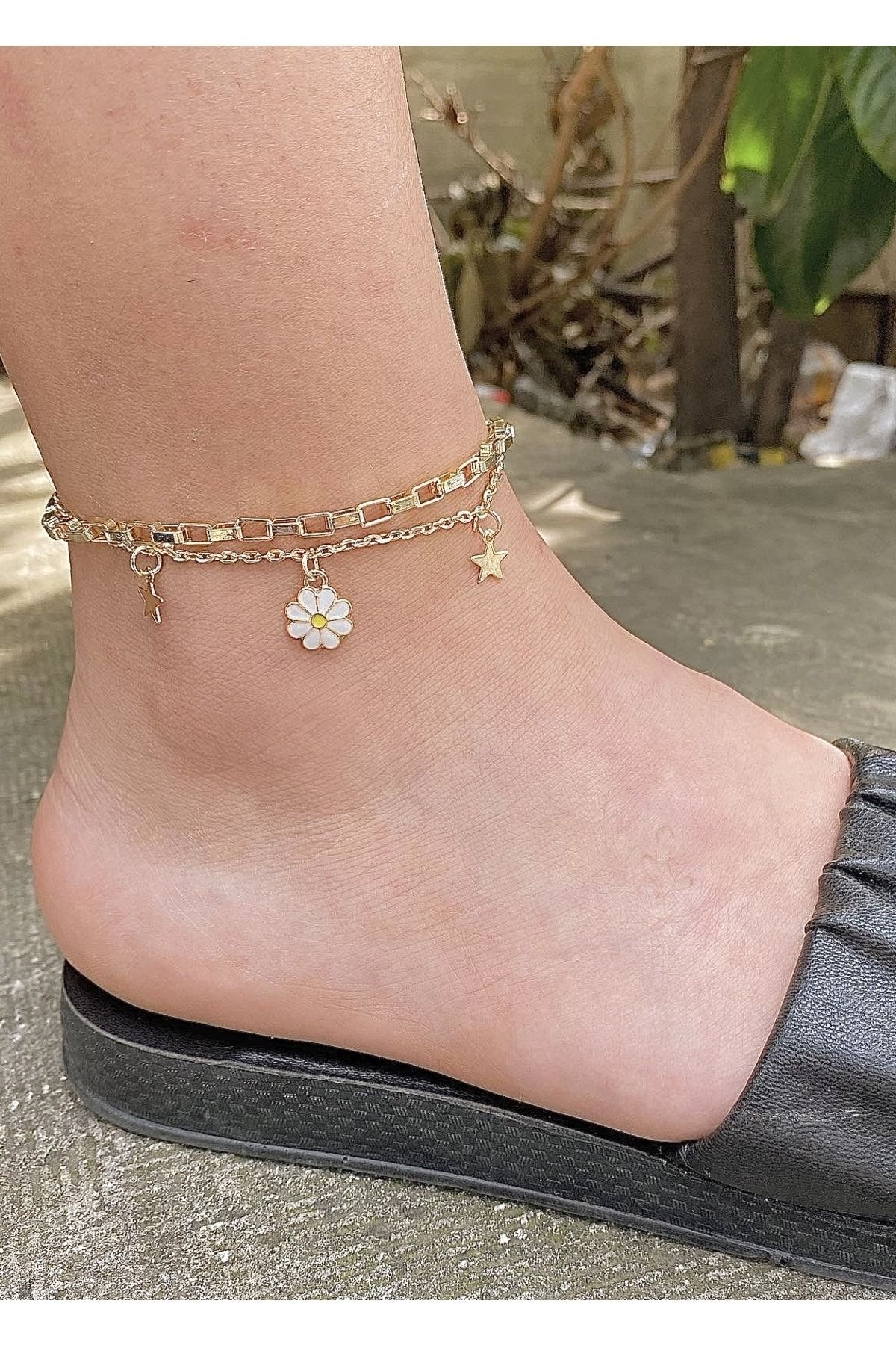 tak tarz m Set of 2 gold women s anklets with daisy figures Trendyol