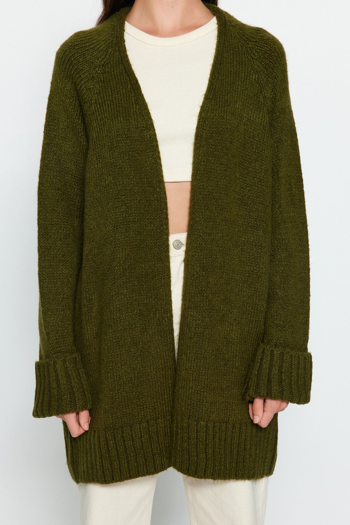 Trendyol Collection-Kardigan z miękkiej teksturowanej dzianiny o szerokim kroju w kolorze khaki TWOAW21HI0555 4