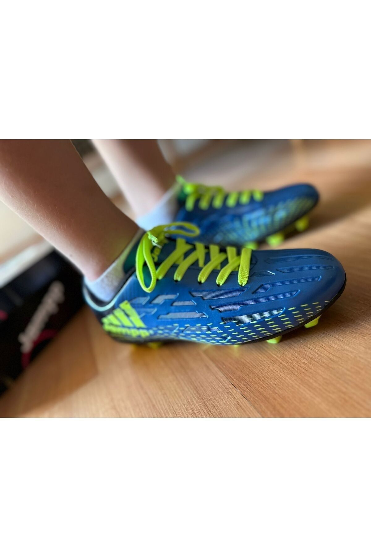 Football cleats for turf fields hot sale