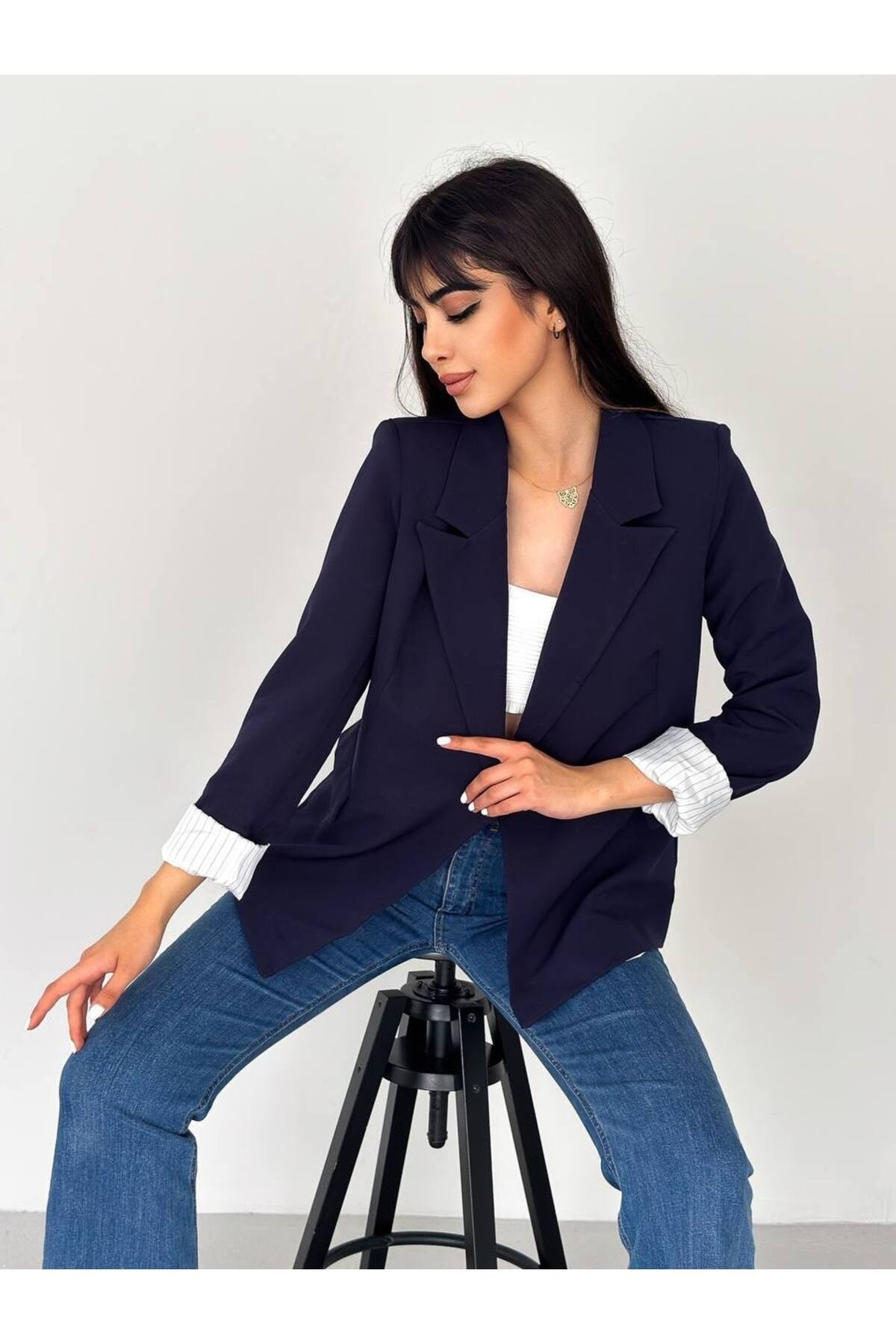 Blazer à col croisé sans boutons, avec poches, doublé et manches repliables - Görsel 3