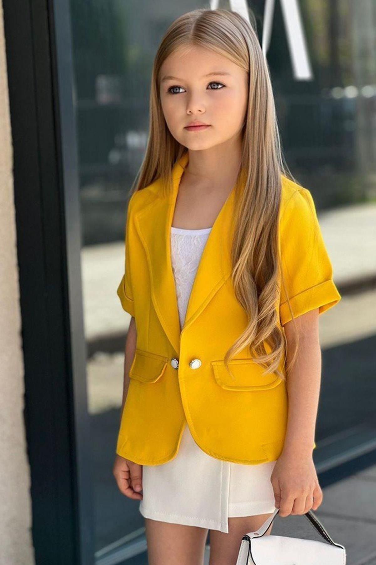 Yellow shorts and hotsell blazer