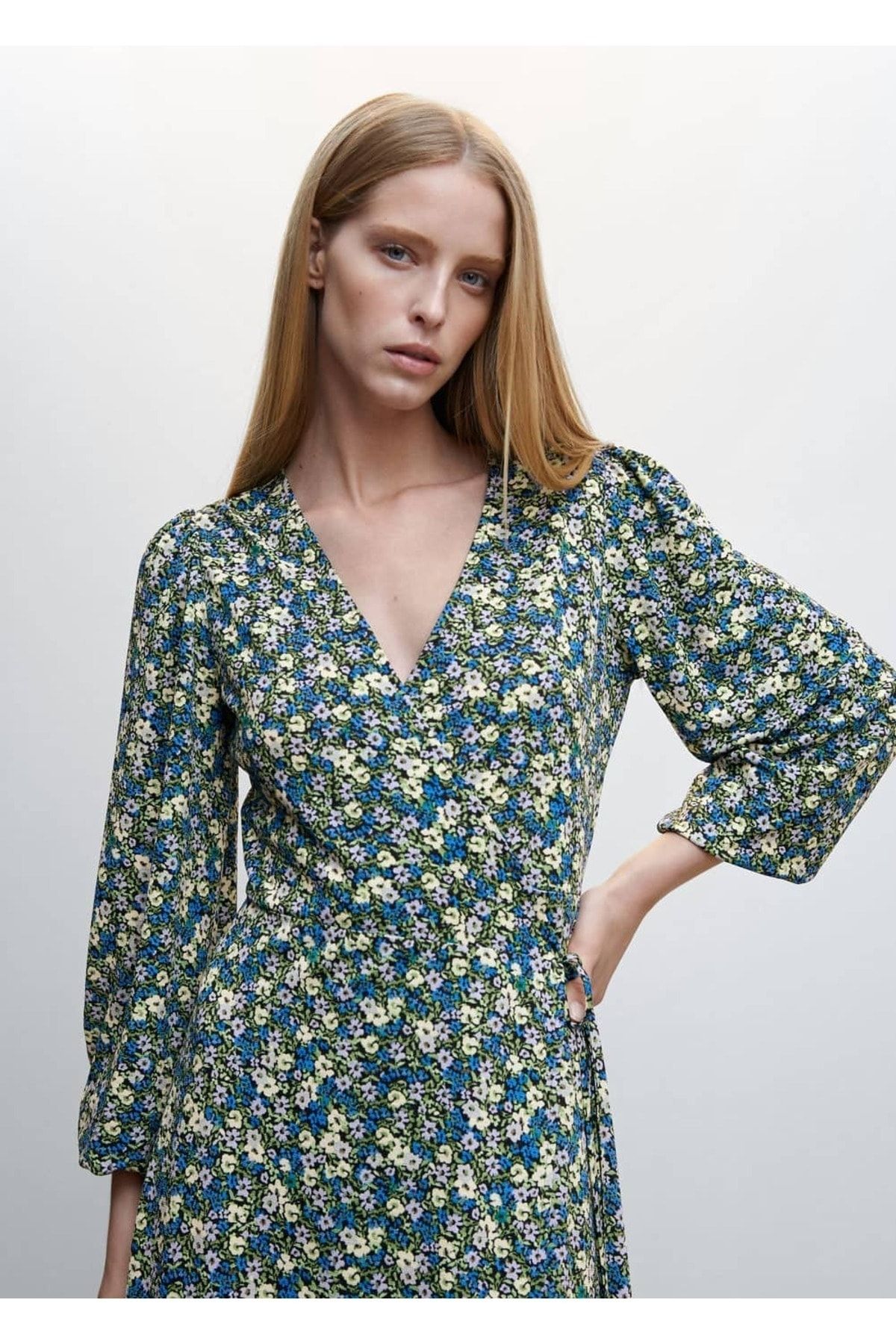 Desenli Cut-out Detaylı Elbise