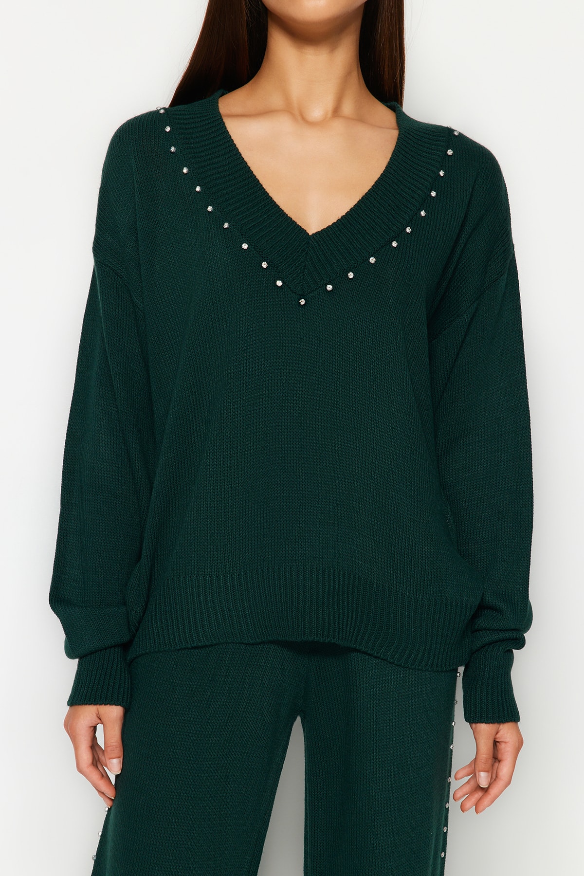 Trendyol Collection Smaragdgrünes Strickset mit weitem Schnitt und Steindetail - TWOAW24AU00008