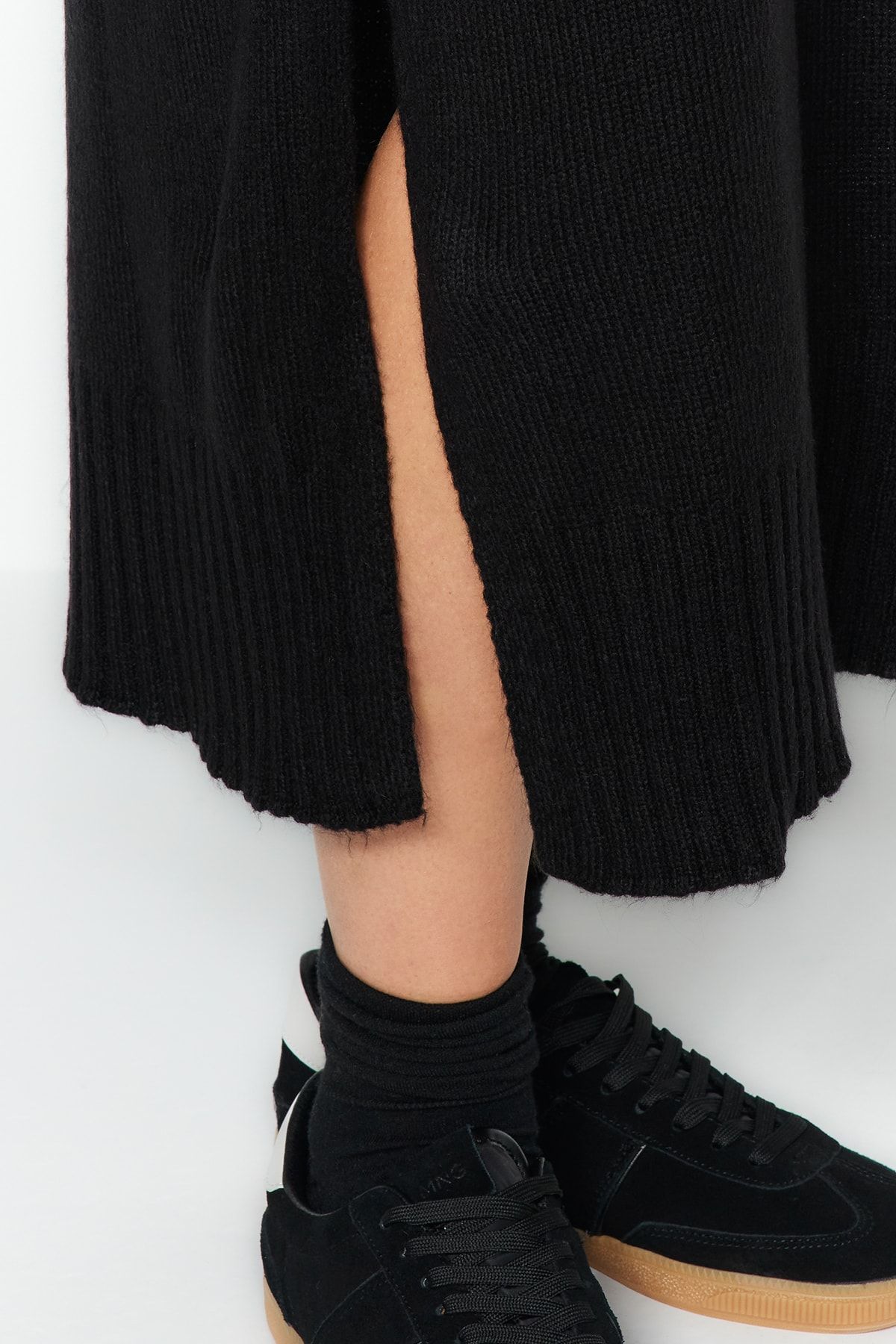 Trendyol Collection-Schwarzes Midi-Strickkleid mit weitem Schnitt und weicher Struktur TWOAW24EL00034 5