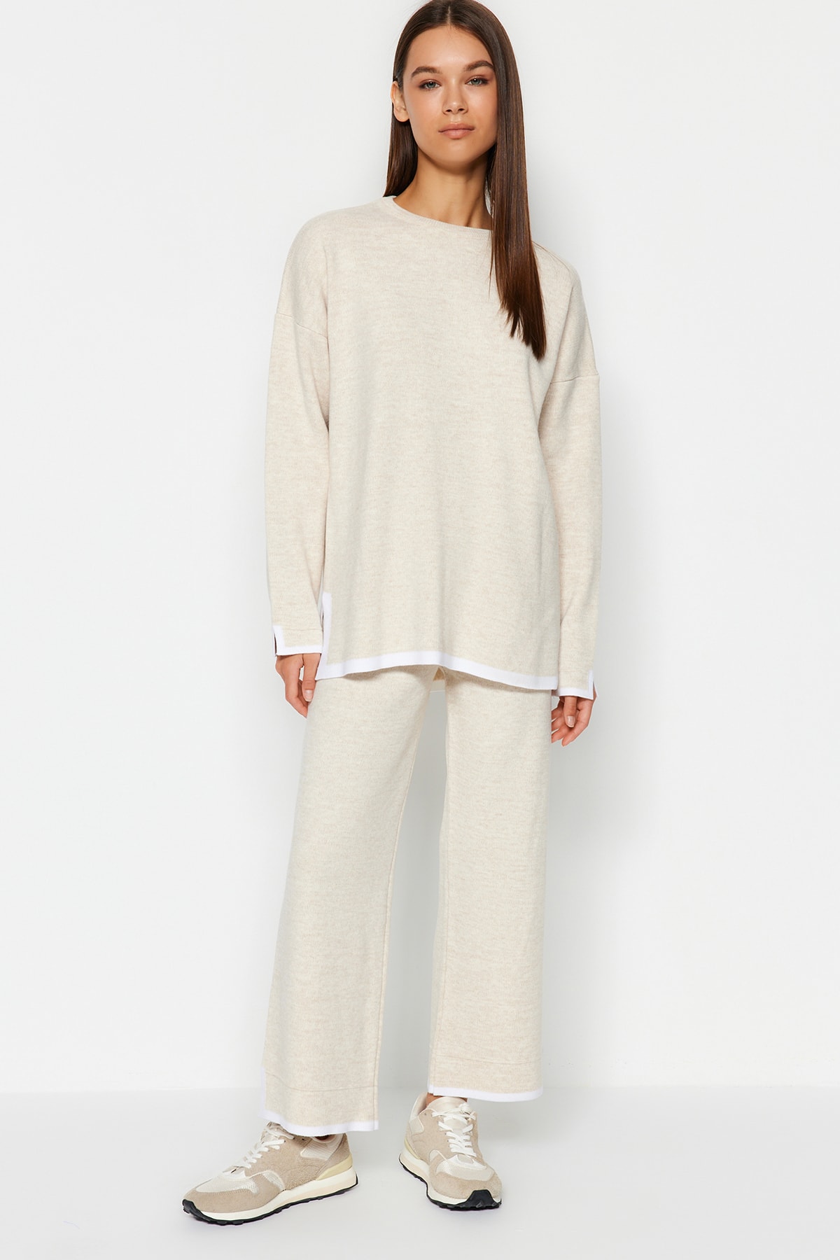 Trendyol Collection Бежевий комплект трикотажної білизни з широким візерунком і контрастними кольорами TWOAW24AU00062