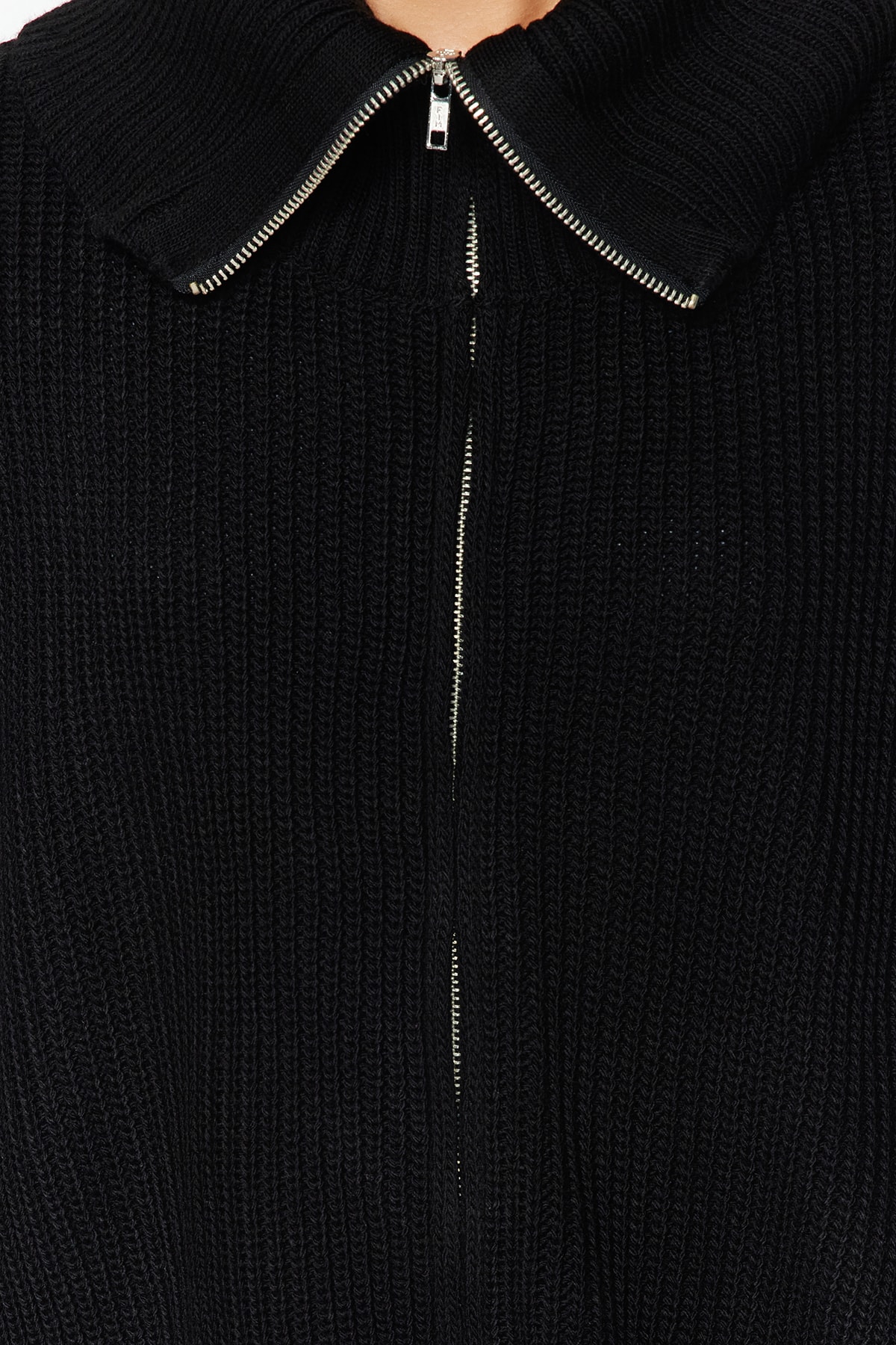 Trendyolmilla  Siyah Geniş Kalıp Devrik Yaka Fermuarlı Triko Hırka TWOAW24HI00072 - Görsel 9