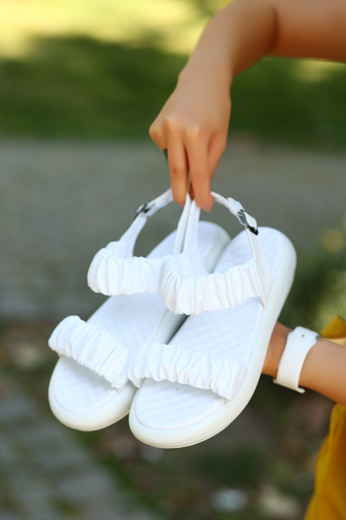 Kadın Candi Beyaz Cilt Sandalet