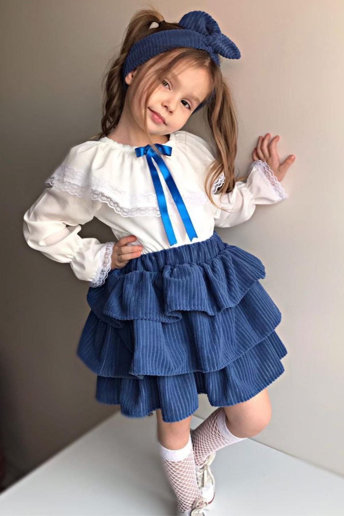 Blue skirt in spanish hotsell