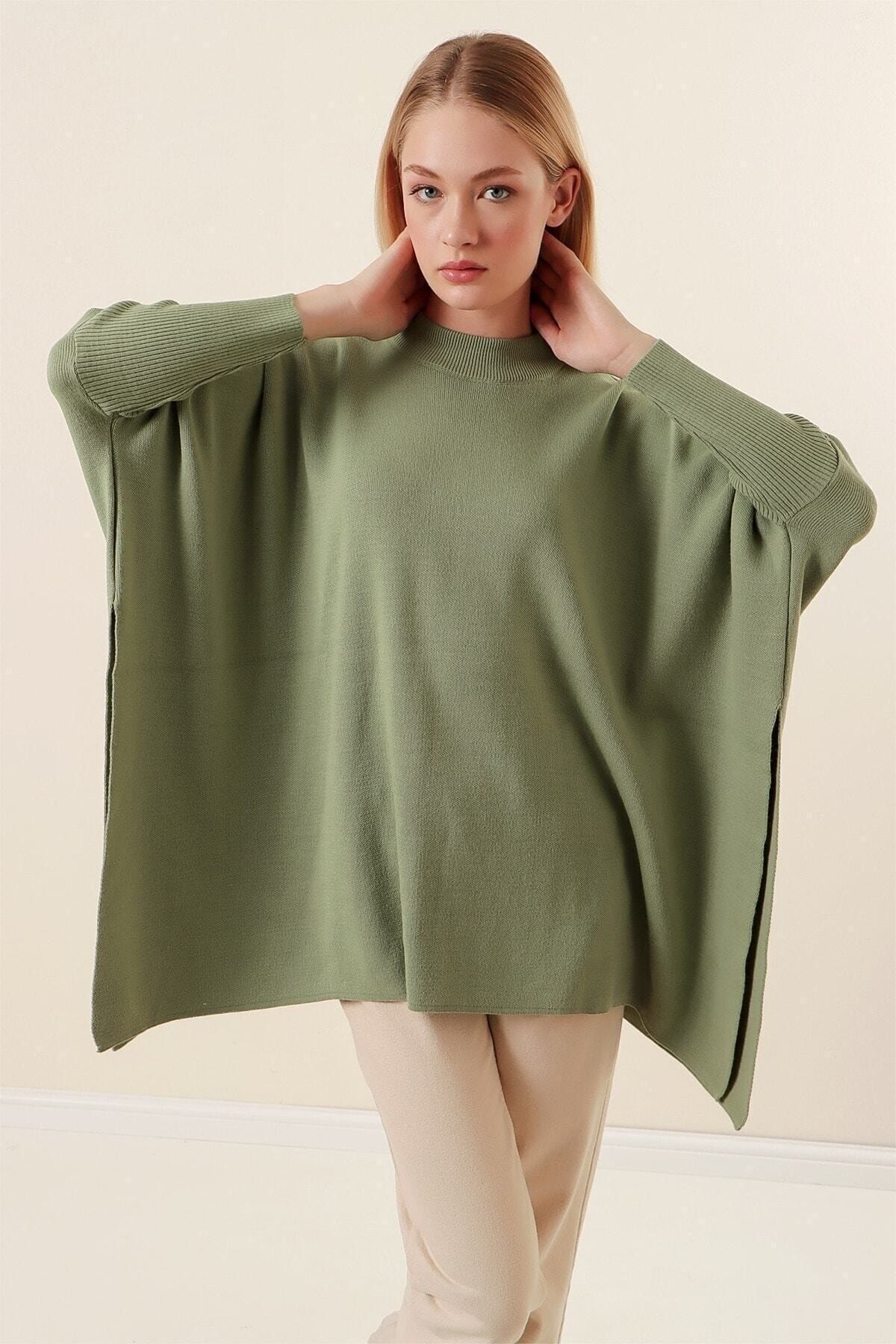 hazelin Women s Green Oversize Slit Poncho Knitwear Sweater Hzl23w