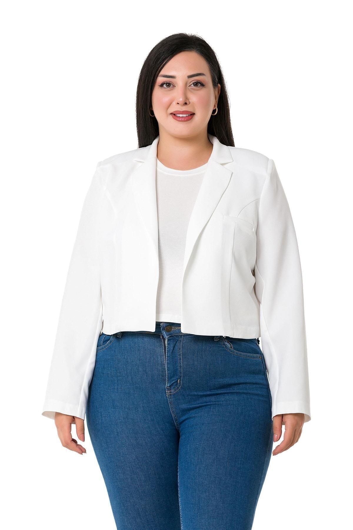 DISENTIS MODEST-Large Size Padded Unlined Short White Jacket with Ornamental Pockets 2