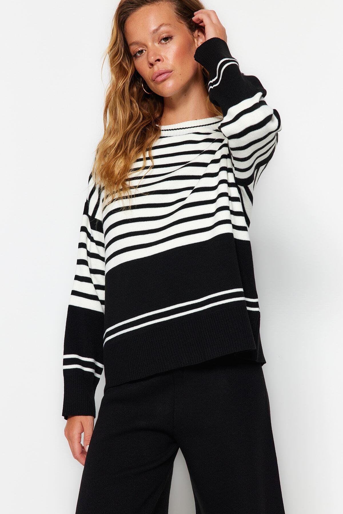 Trendyol Collection Színes blokk széles szabású fekete kötöttáru öltöny - TWOAW24AU00041