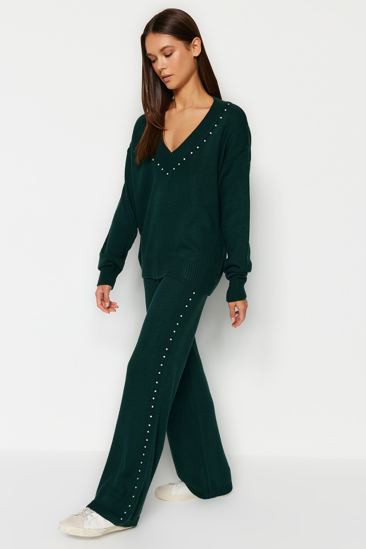 Trendyol Collection Smaragdgrünes Strickset mit weitem Schnitt und Steindetail - TWOAW24AU00008