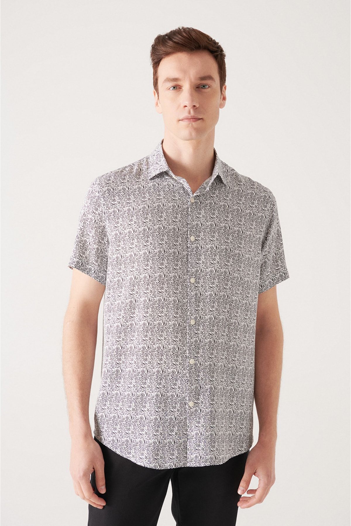 پیراهن مشکی مدل دکمه ای آستین کوتاه طرحدار مردانه آوا Avva (برند ترکیه)