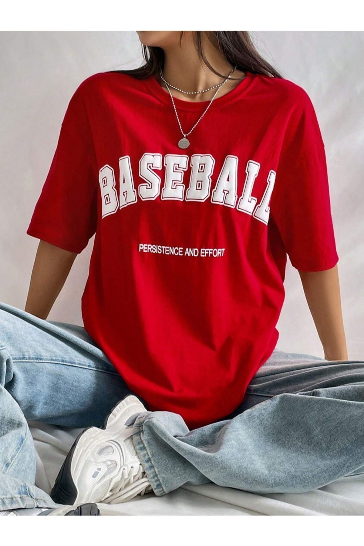 Black Sokak Blacksokak Damen-T-Shirt in Rot mit Baseball-Aufdruck, Oversize- Rundhalsausschnitt - Trendyol
