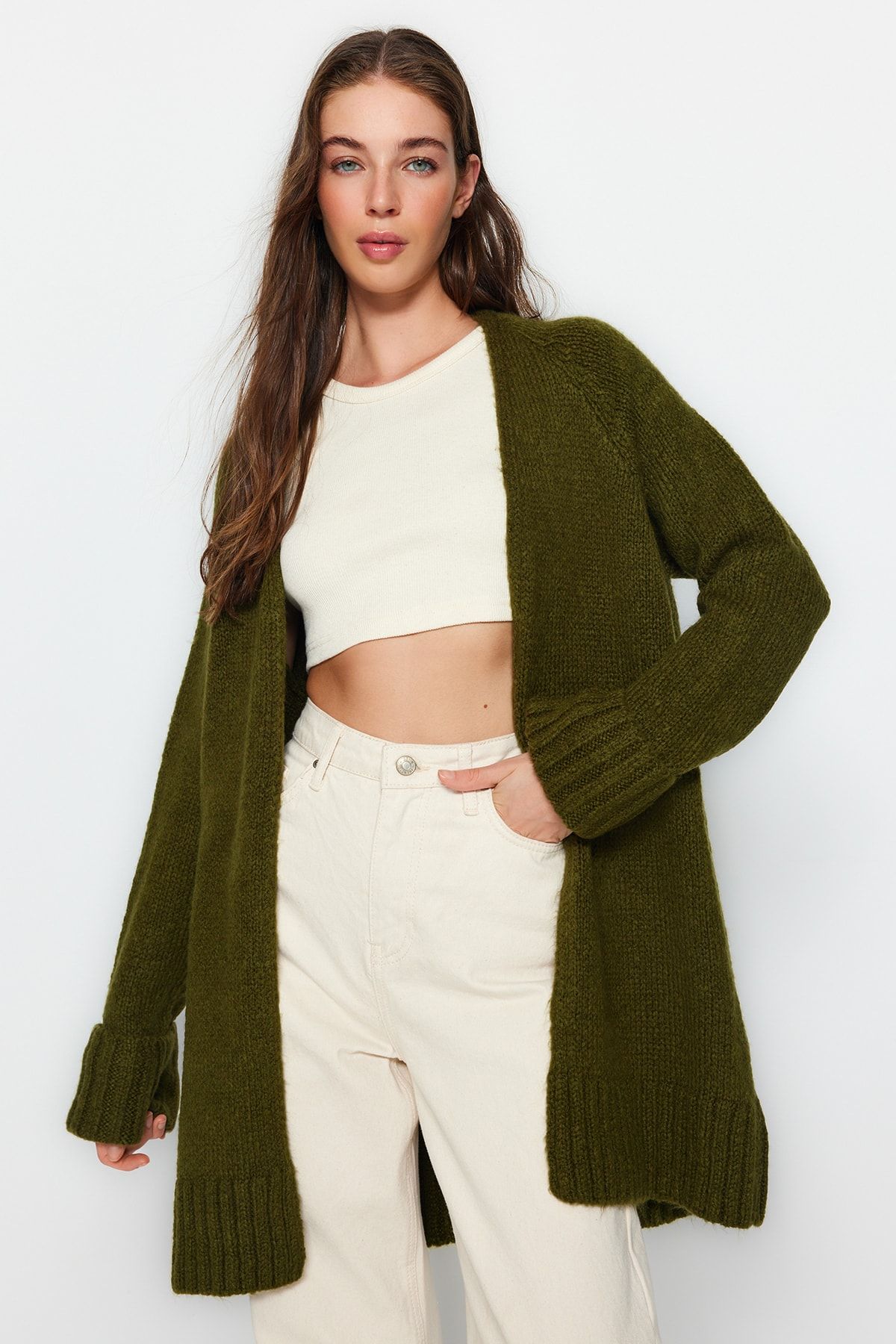 Trendyol Collection-Kardigan z miękkiej teksturowanej dzianiny o szerokim kroju w kolorze khaki TWOAW21HI0555 2