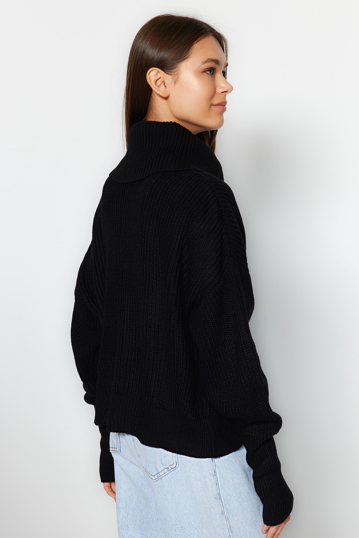 Trendyolmilla  Siyah Geniş Kalıp Devrik Yaka Fermuarlı Triko Hırka TWOAW24HI00072 - Görsel 10