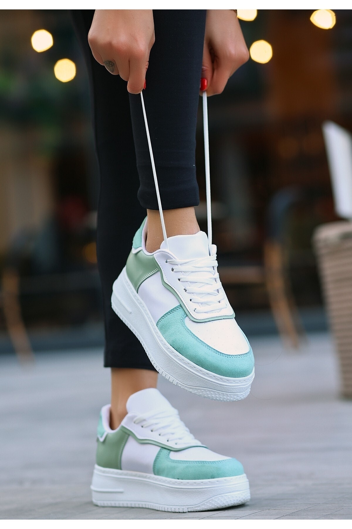 Wondi Beyaz Cilt Yeşil Detaylı Bağcıklı Spor Ayakkabı