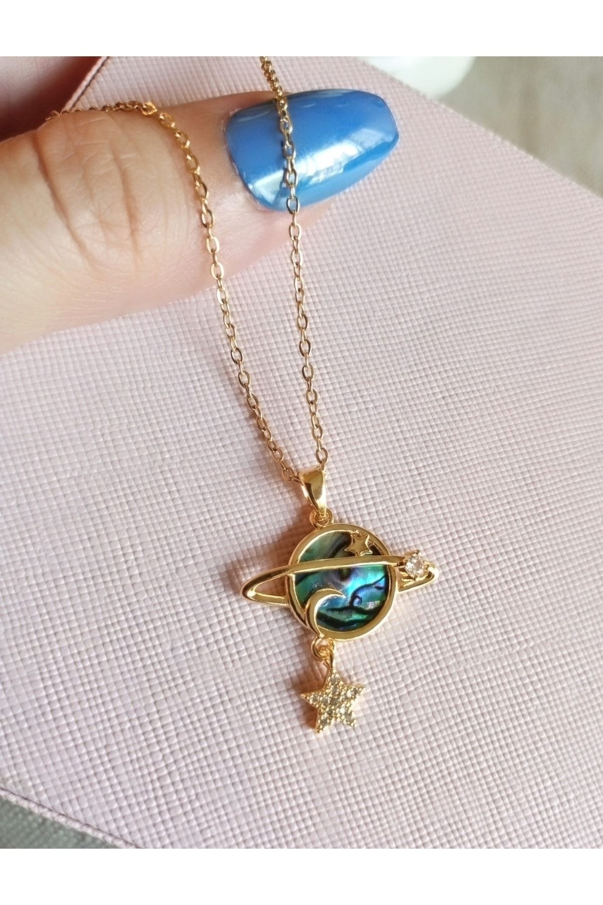 Gold star deals pendant necklace