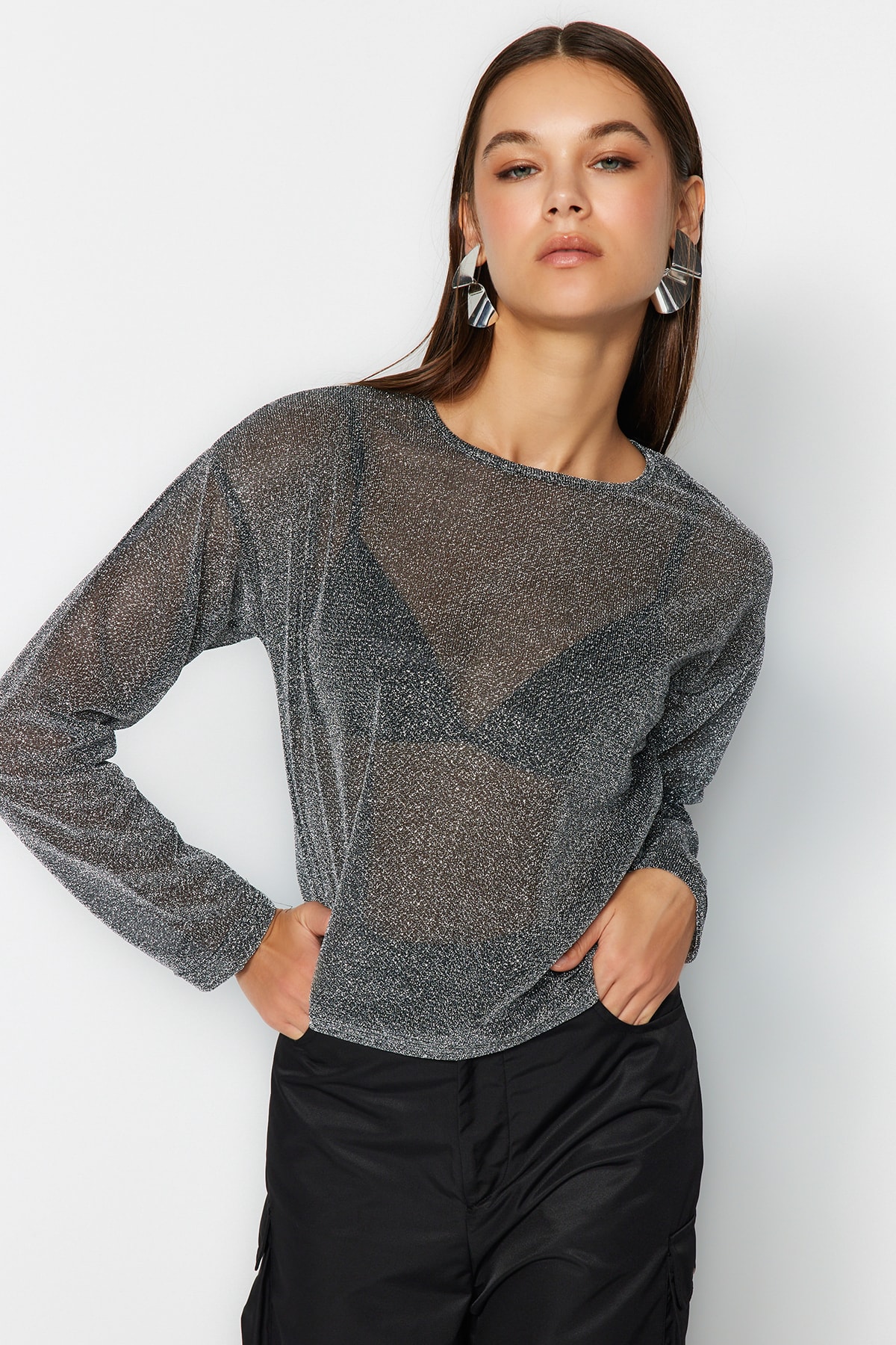 Kolekcia Trendyol Čierna lurexová pletená blúzka s výstrihom z obyčajného/normálneho strihu TWOAW24BZ00019
