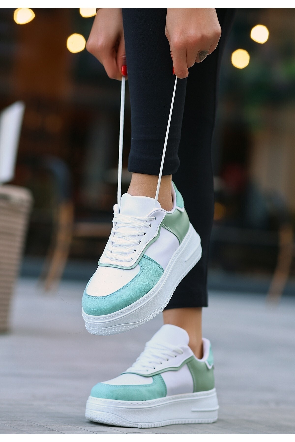 Wondi Beyaz Cilt Yeşil Detaylı Bağcıklı Spor Ayakkabı